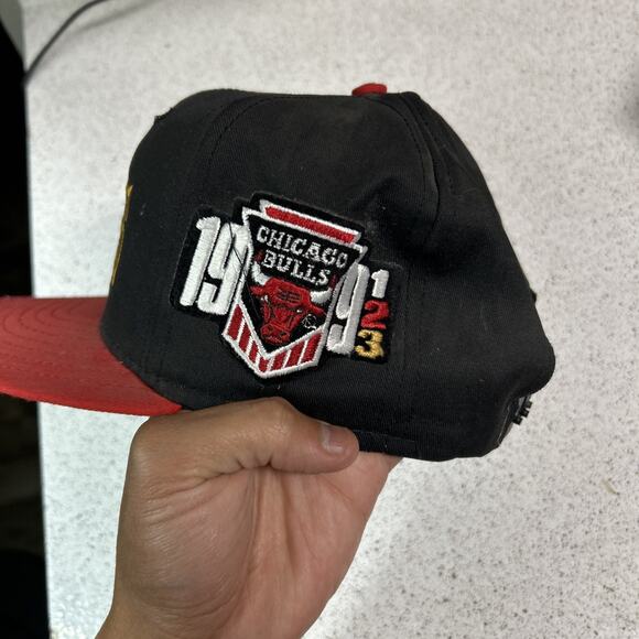 Vintage, Chicago Bulls, 1993 Three-Peat Championship, Snap Back Hat - Picture 2 of 5